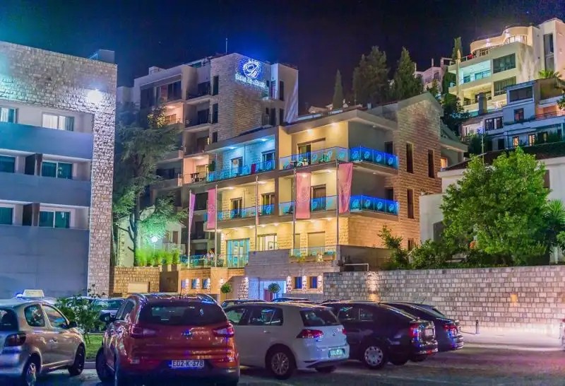 BUTUA RESIDENCE