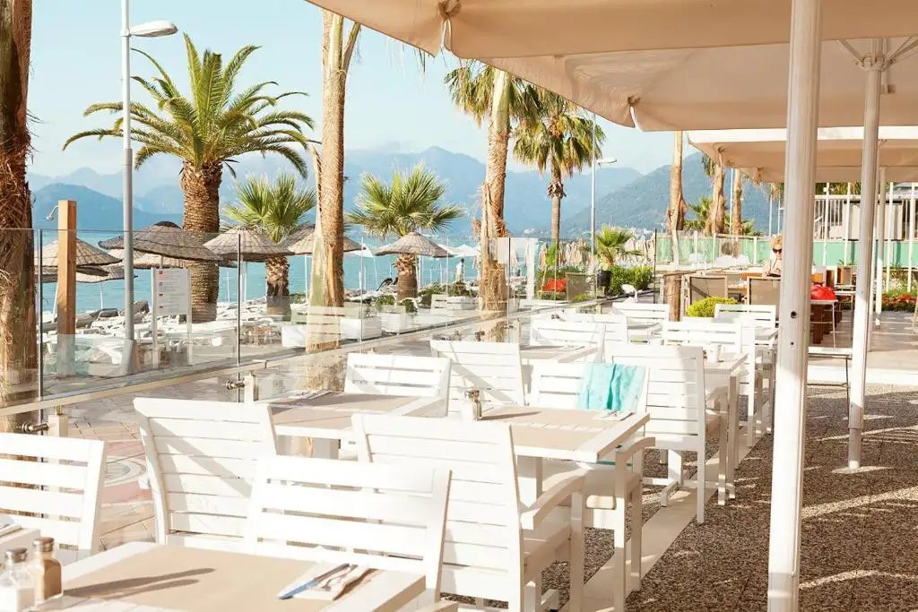 THE BEACHFRONT HOTEL ADULT ONLY 16+