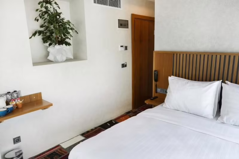DISCOVERY HOTEL