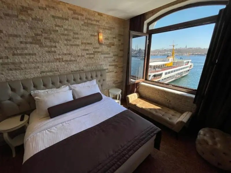 WEINGART PORT HOTEL