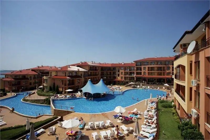 PANORAMA DREAMS APART