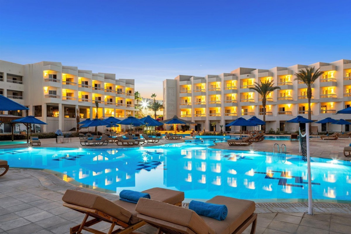 DOUBLETREE BY HILTON SHARKS BAY BEACH SIDE