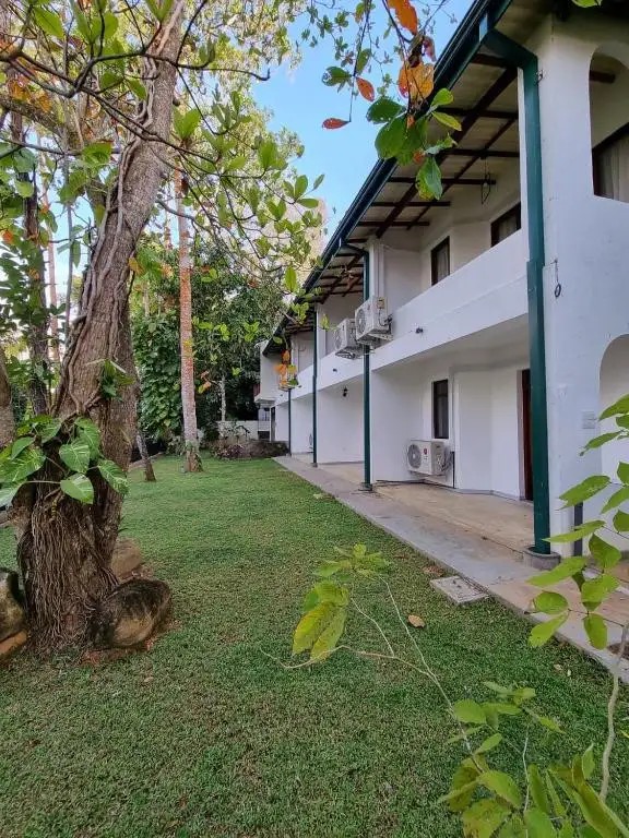 VILLA BIRDLAKE