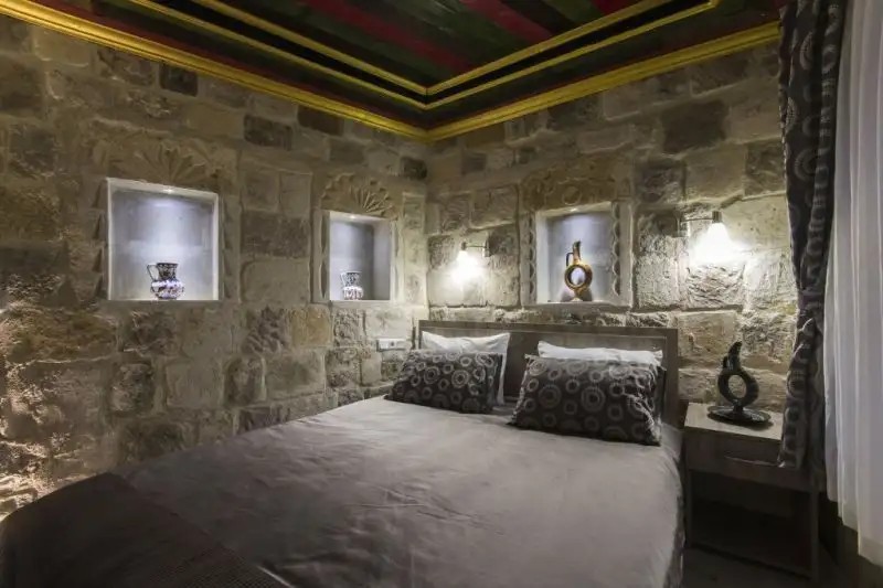 BEDROCK CAVE HOTEL ADULTS ONLY