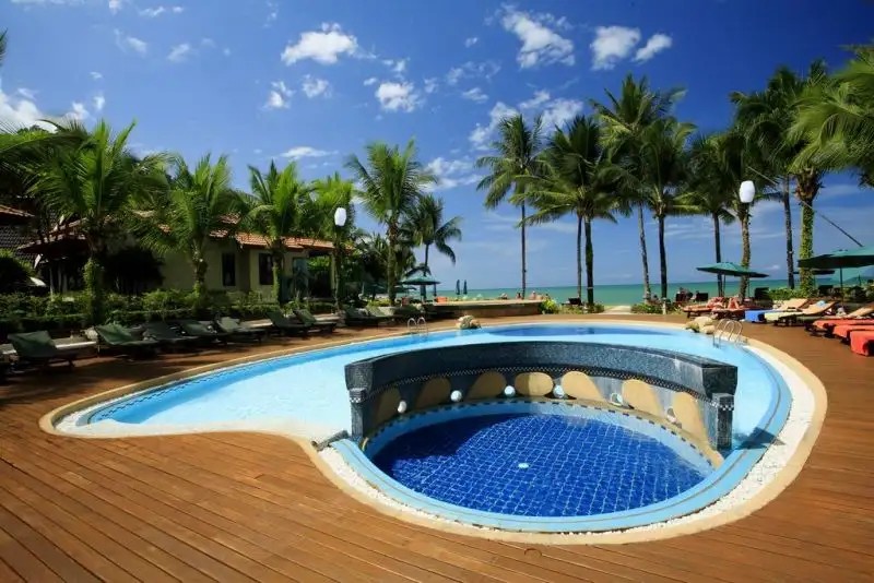 KHAOLAK BAY FRONT RESORT