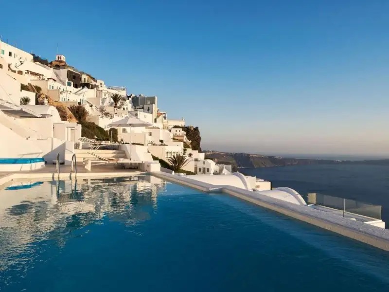 ASTRA APARTMENTS & SUITES