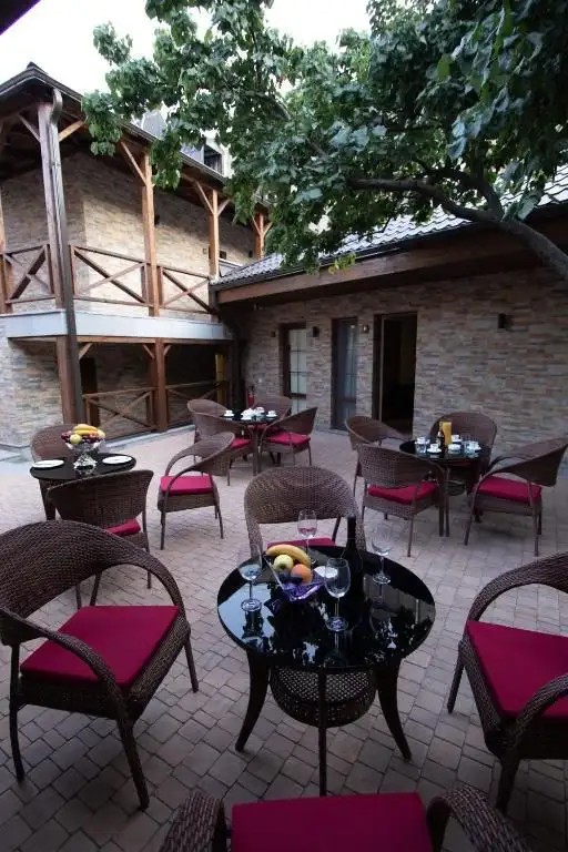 BOUTIQUE LIVING HOTEL
