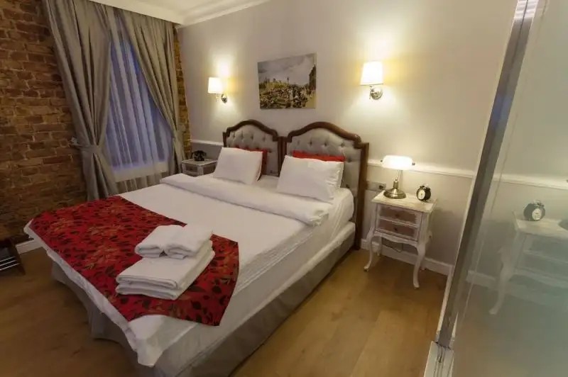 LA BELLA HOTEL