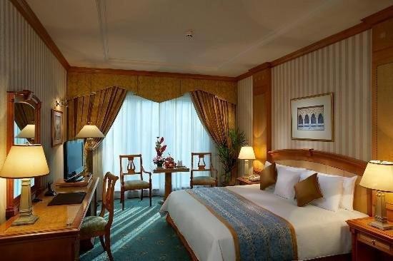 KNIGHT CASTLE HOTEL (EX. CARLTON PALACE)