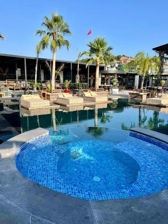 ROBIN HOOD HOTEL ADULTS ONLY 18+