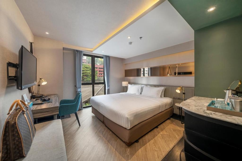 VINCE HOTEL PRATUNAM