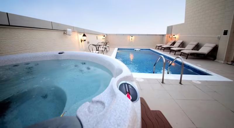 WHITE FEATHER HOTEL APT