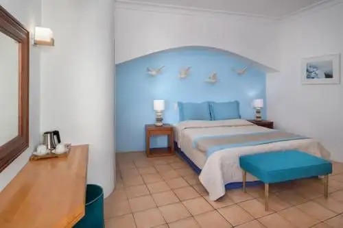 MELTEMI LUXURY SUITES