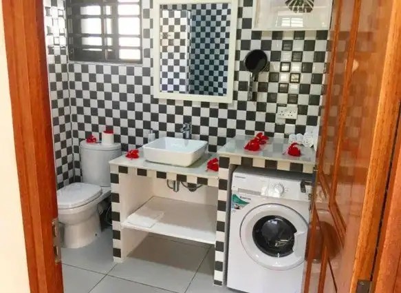 CREOLE BREEZE SELF CATERING