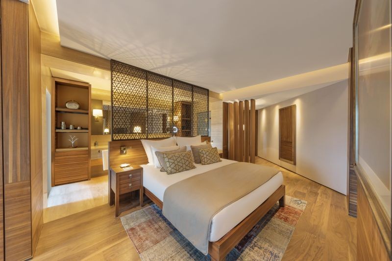 superior suite mountain view