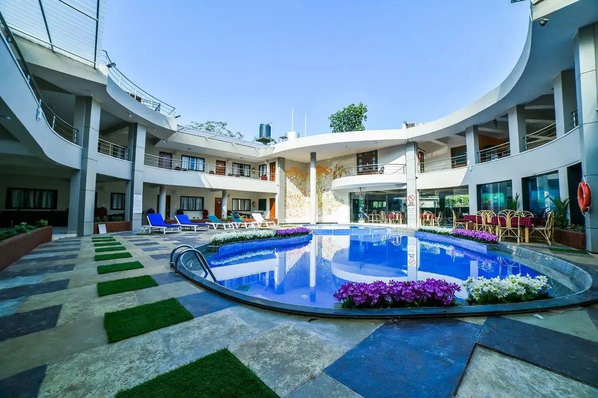 THE CENTER COURT