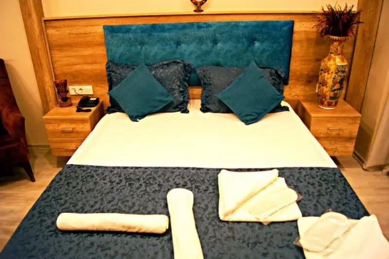 DESTINIA PERA SUITES
