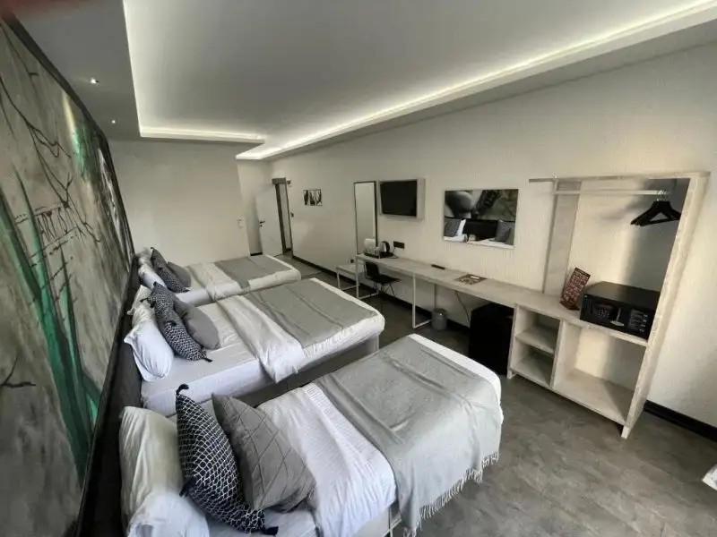 MELANJ AIRPORT HOTEL