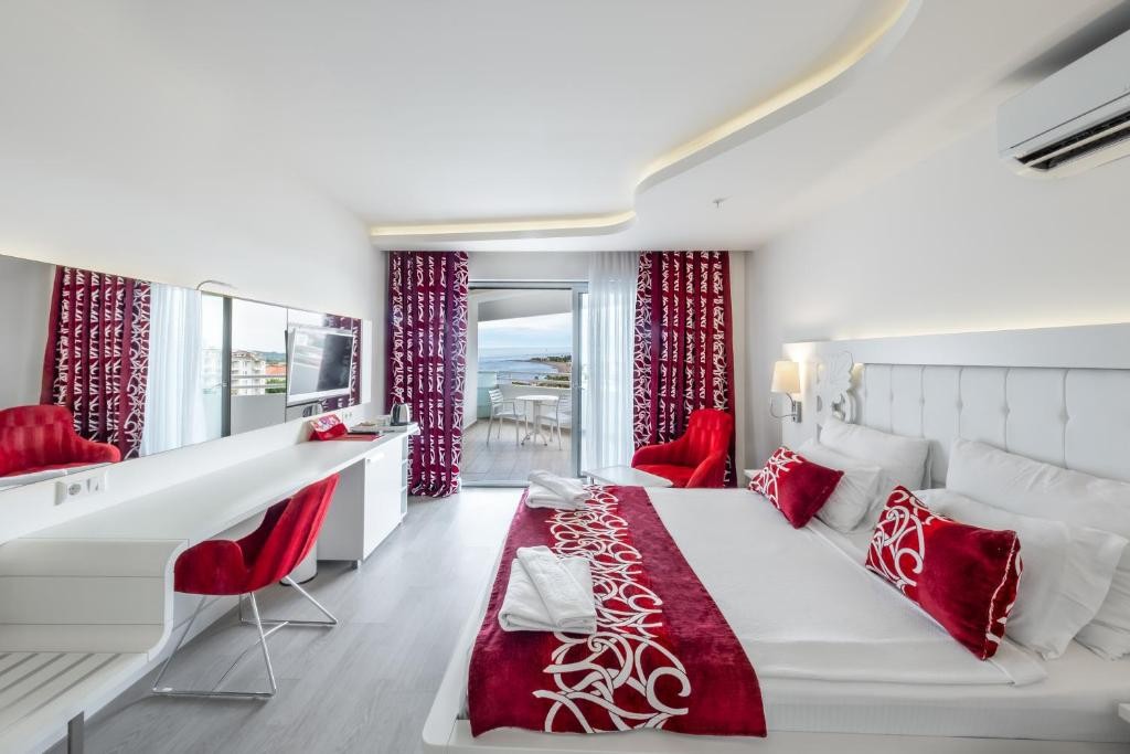 LAGUNA BEACH ALYA RESORT & SPA