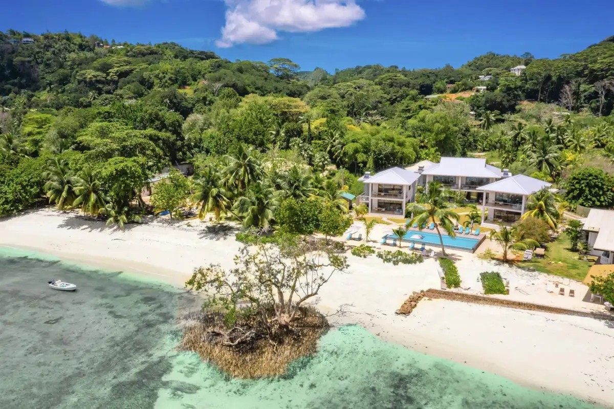 PINEAPPLE BEACH VILLAS
