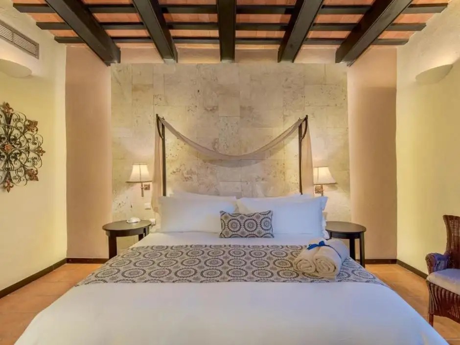 HOSTAL NICOLAS DE OVANDO 