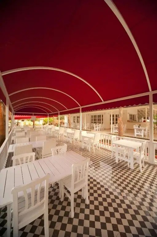 WHITE HOTEL
