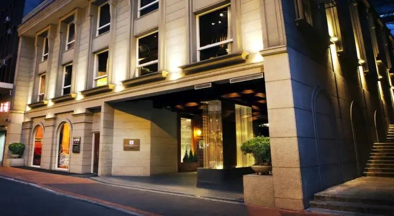 THE LUXE MANOR
