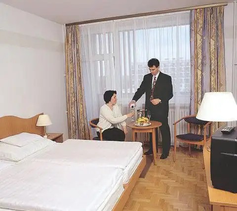 HUNGUEST HOTEL BEKE