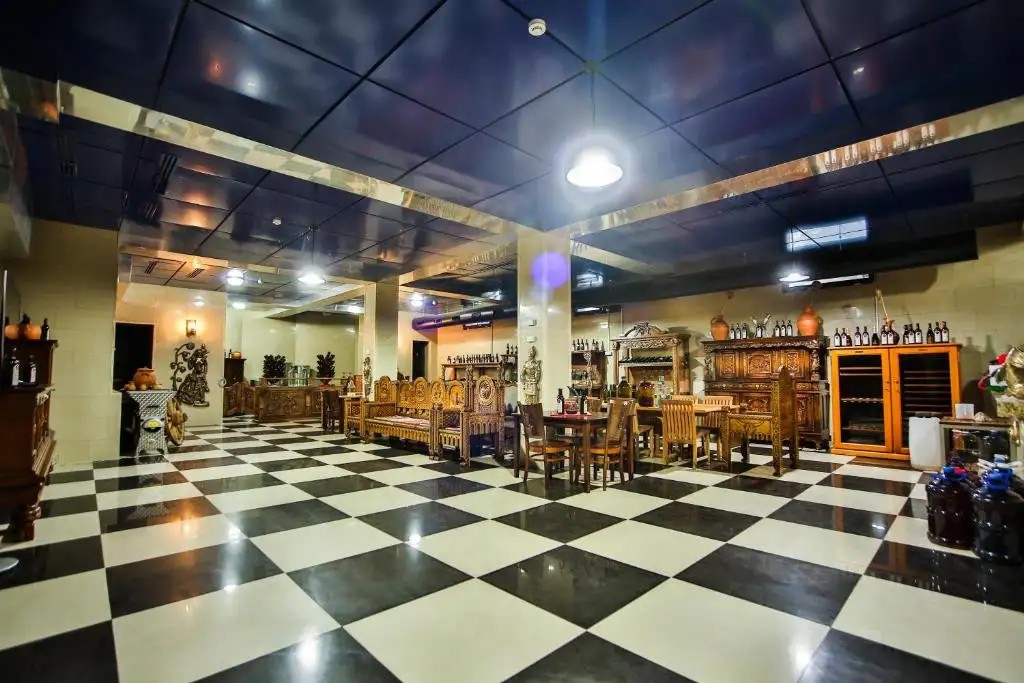 WINE PALACE