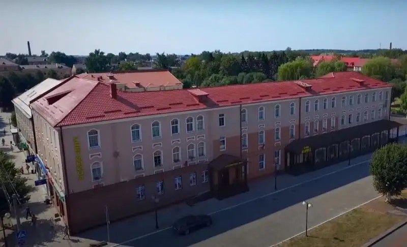 КОРОЛЕВСКИЙ ДВОР