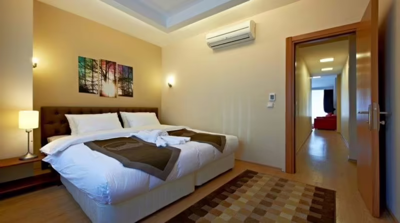 RETROPERA HOTEL