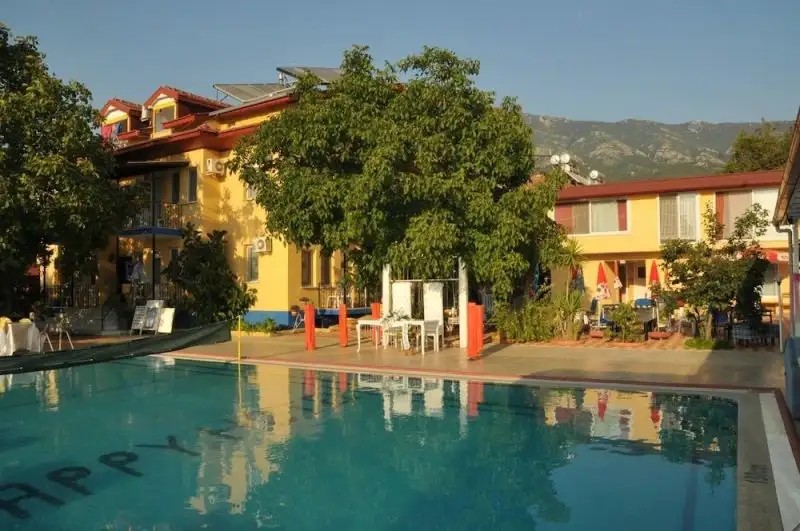 HAPPY NUR HOTEL