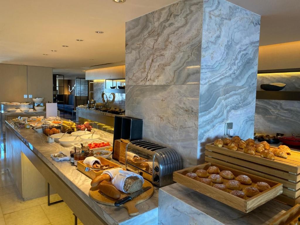 RADISSON COLLECTION HOTEL YANGTZE SHANGHAI (EX. RENAISSANCE YANGTZE)
