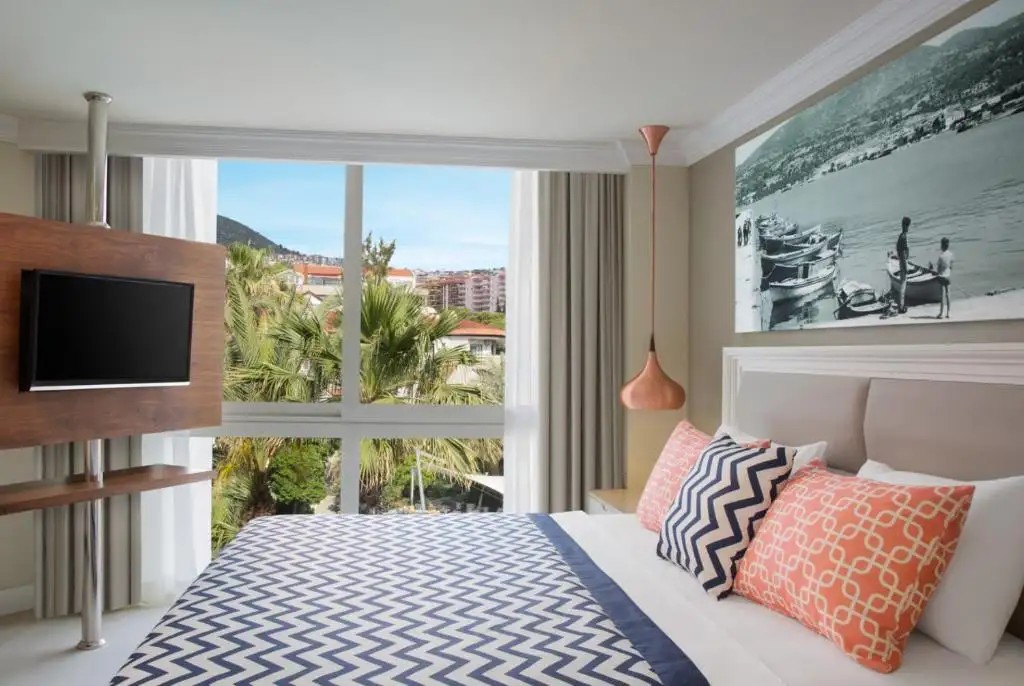 PALOMA MARINA SUITES ADULTS ONLY 16+