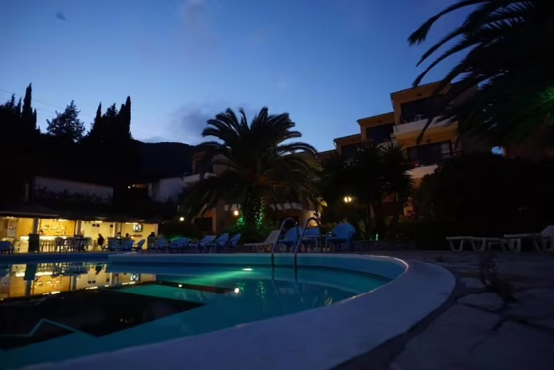 LE MIRAGE