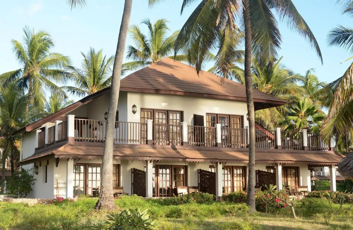 BREEZES BEACH CLUB & SPA