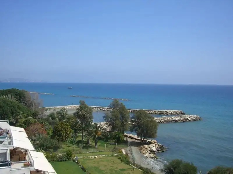THE ERMITAGE ON THE BEACH