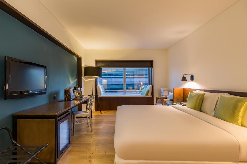 BEIJING NEW WORLD CENTER TONGPAI HOTEL