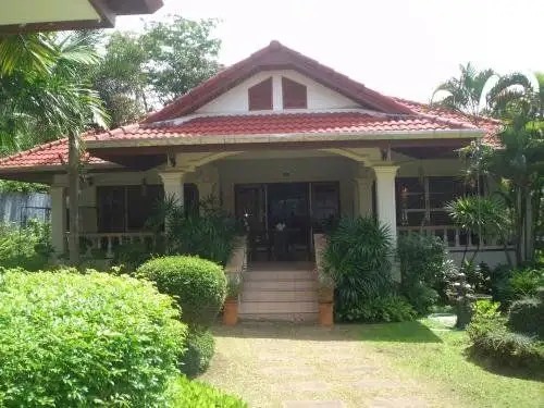 SMILE HOUSE AND POOL