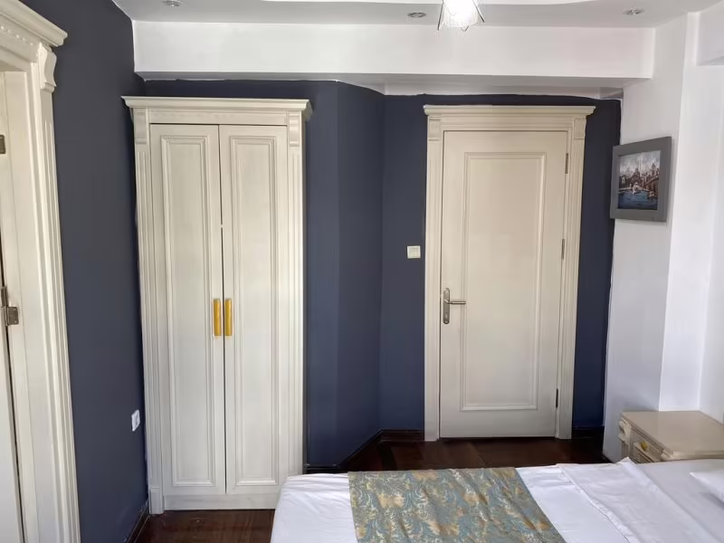 LA PETITE MAISON HOTEL
