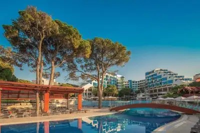 PALOMA SENCIA (EX. CORNELIA DE LUXE)