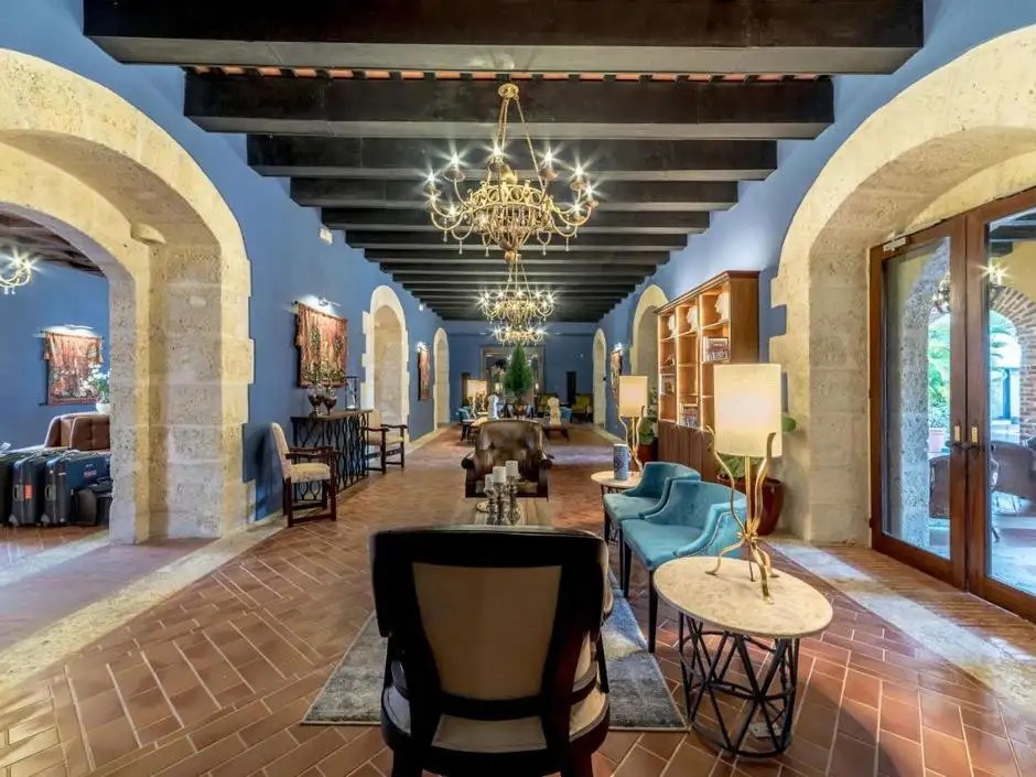 HOSTAL NICOLAS DE OVANDO 