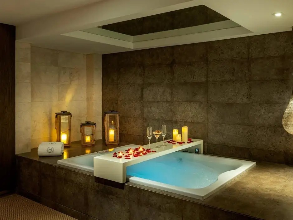 SHERATON GRAND HOTEL