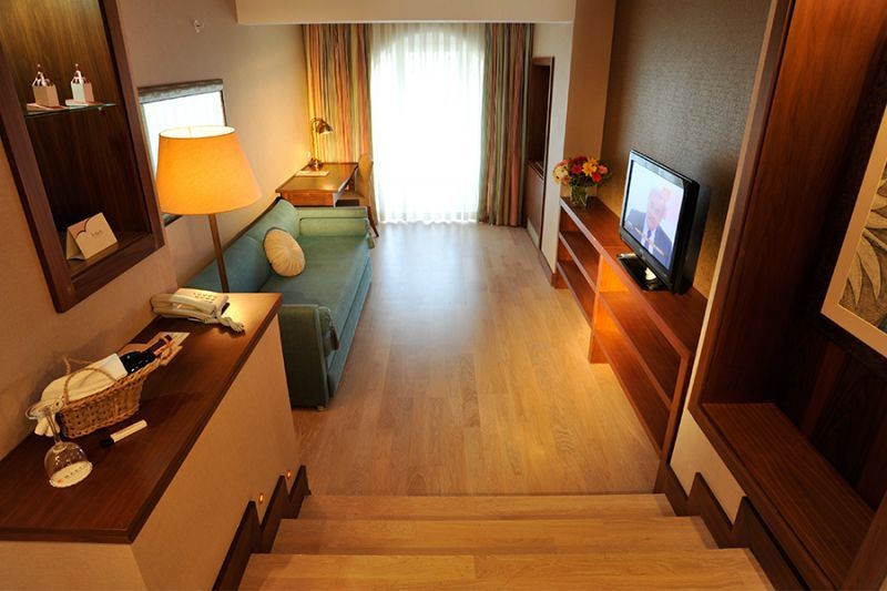 deluxe 2 bedroom suite