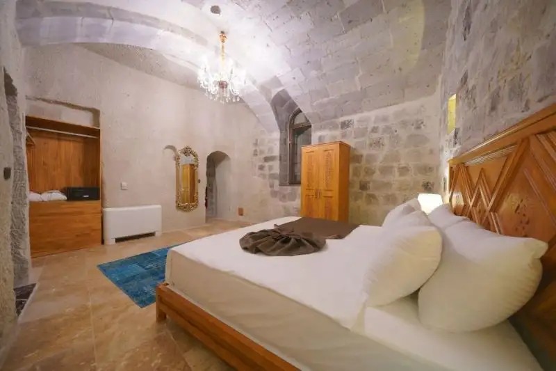 SECRET HILL CAVE SUITES