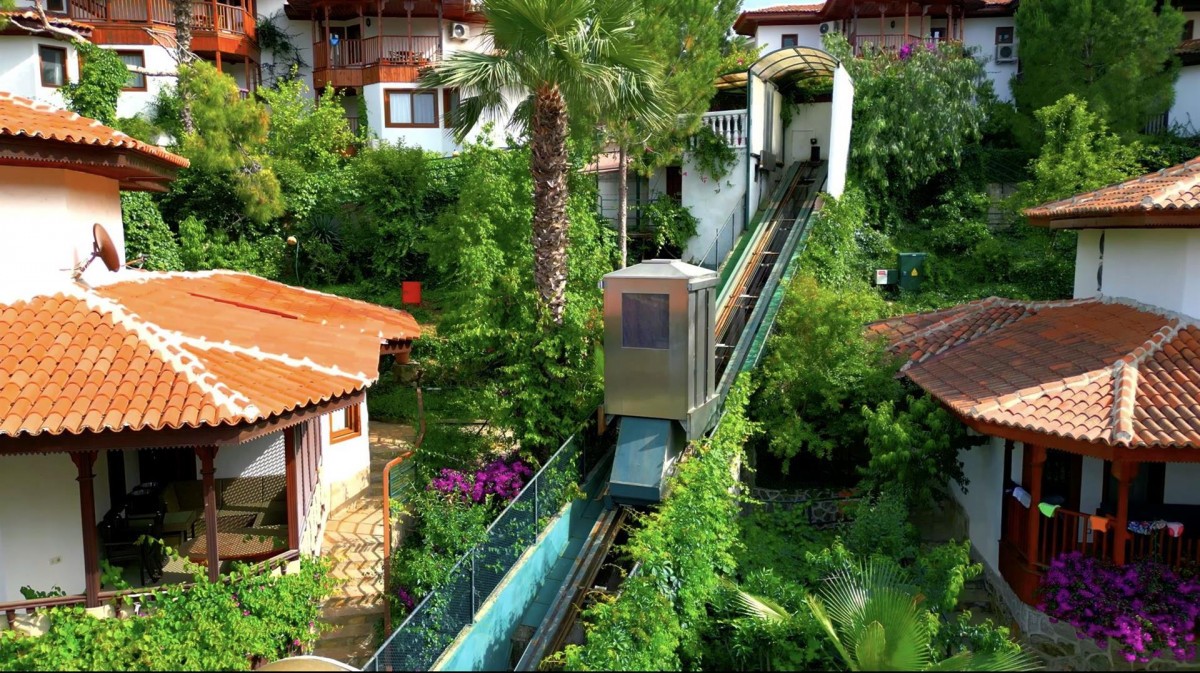 CLUB & HOTEL LETOONIA