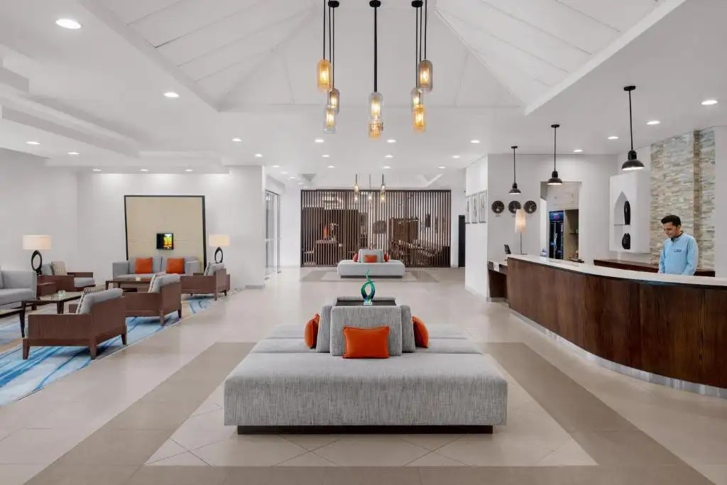 HOLIDAY INN EXPRESS SAFA PARK