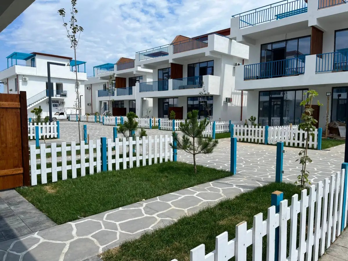 SANTORINI FAMILY CLUB
