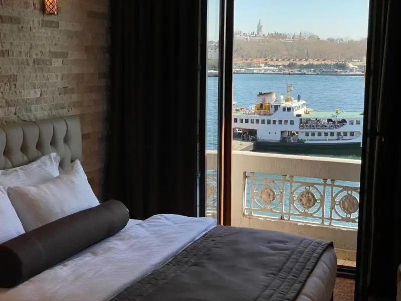 WEINGART PORT HOTEL