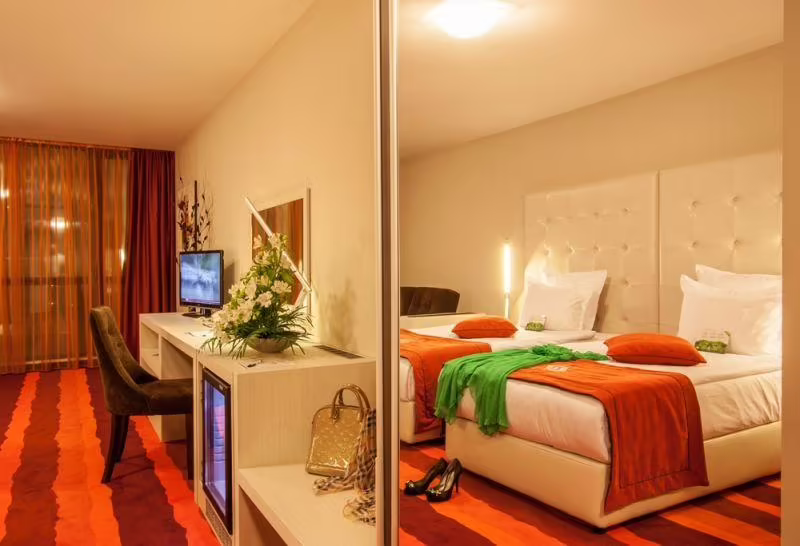 INTERNATIONAL HOTEL CASINO & TOWER SUITES